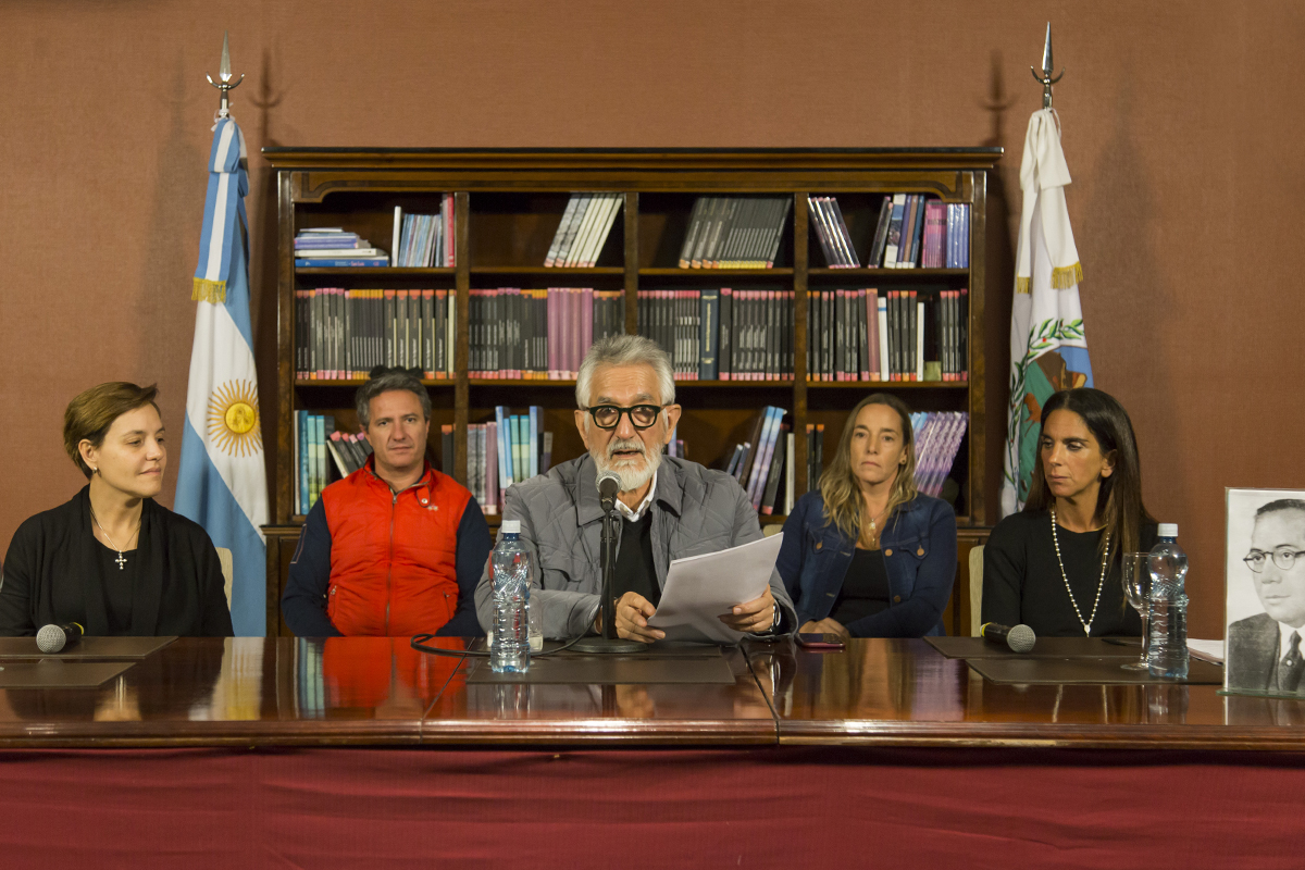 Gober y parte del gabinete 3
