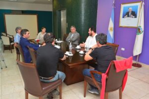 con legisladores opositores
