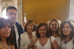 peetri con mujeres de genocidas