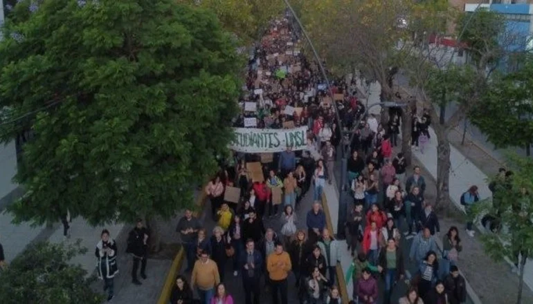 foto marcha univ