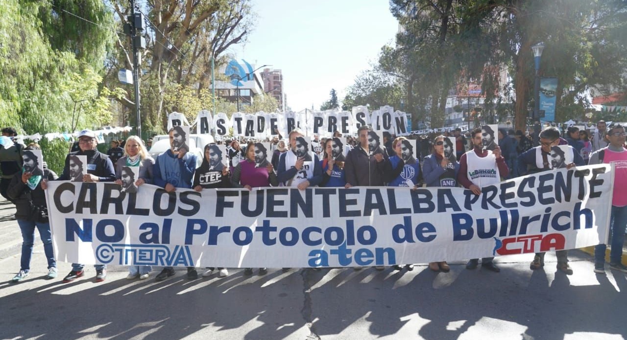 ConmemoracionCrimenCarlosFuentealbaNqn04-04