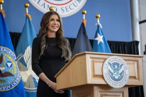 kristi noem EEUU