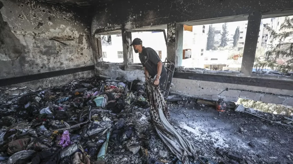 carpa de periodistas bombardeada